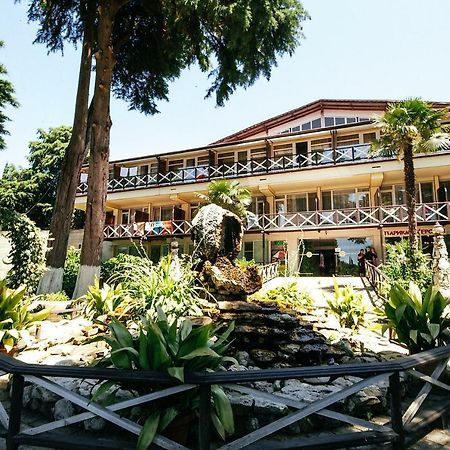 Pitsunda Hotel Exterior foto